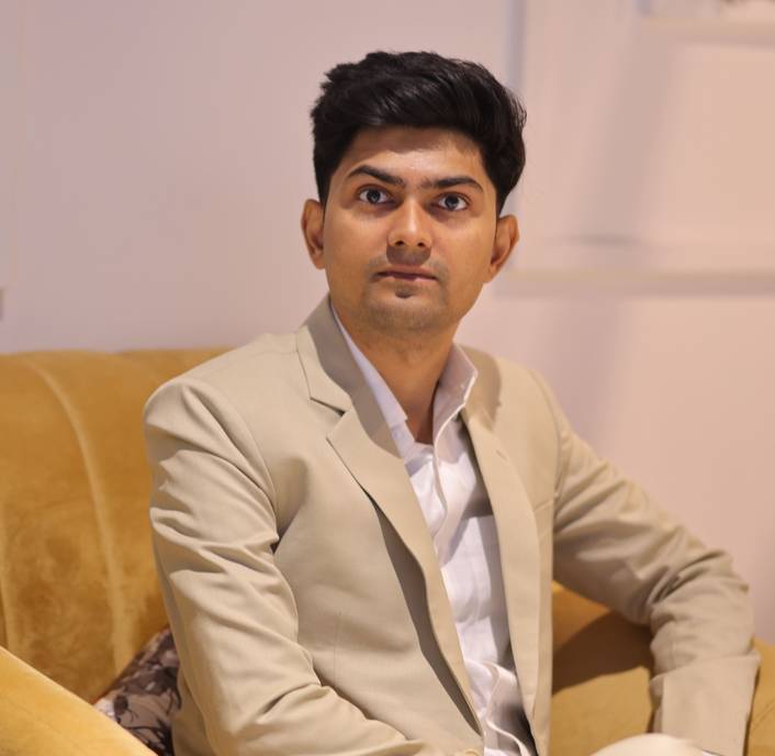 aditya_706x688_compressed